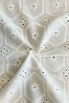 Broderie Katoen - Flowers in Diamond - Off White