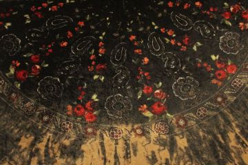 Velours de Panne - Paneel 85cm - Circle of Roses on Black