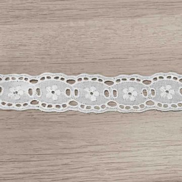 Broderie kant band wit met bloemen - 30mm