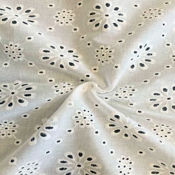 Broderie Katoen - Wall of Pretty Flowers - Off White