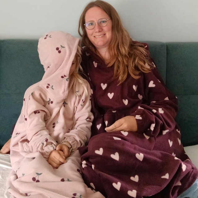 Naai een cozy hoodie blanket met gratis patroon